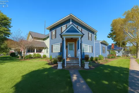 402 W Pearl St, Willard, OH 44890