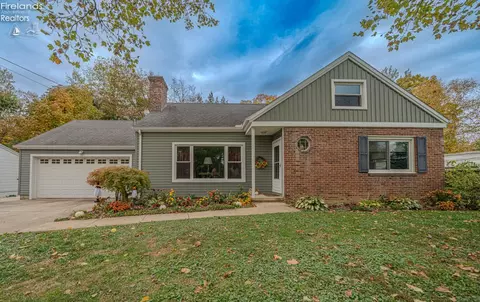 1826 Morrison Rd, Fremont, OH 43420