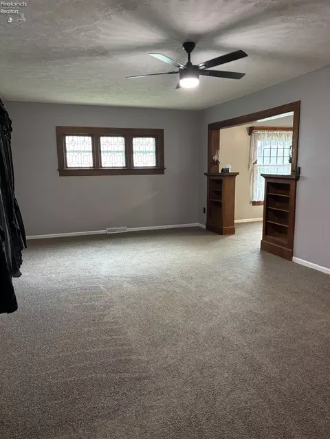 Living - 606 Park St, Willard, OH 44890 photo 2 of 4