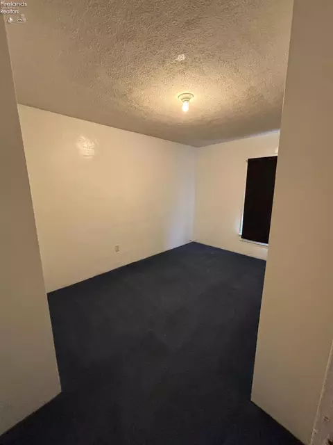 Bedroom - 606 Park St, Willard, OH 44890 photo 2 of 5