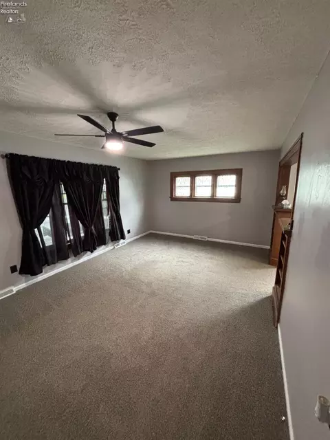 Living - 606 Park St, Willard, OH 44890 photo 4 of 4