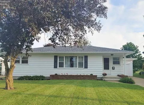 124 Sunset Dr, Bellevue, OH 44811