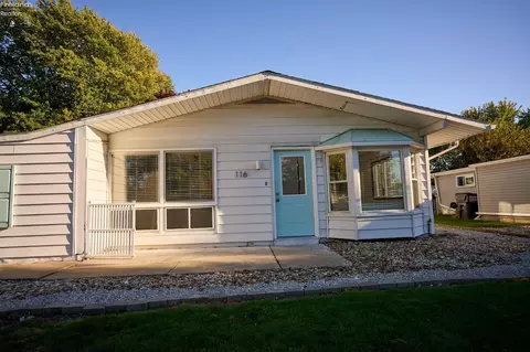 116 Douglas Dr, Sandusky, OH 44870 photo 2