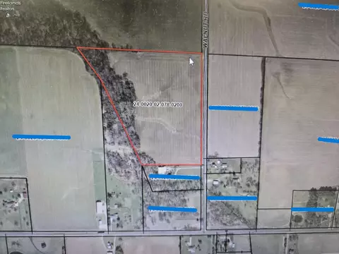 3921 Walnut Rd, Willard, OH 44890