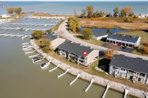 6504 N Harris Harbor Dr, Oak Harbor, OH 43449