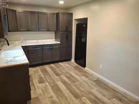 Kitchen - 517 W Maple St, Willard, OH 44890 photo 2 of 2