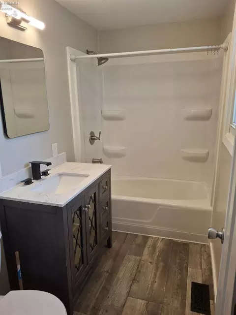 Bath - 517 W Maple St, Willard, OH 44890 photo 2 of 2