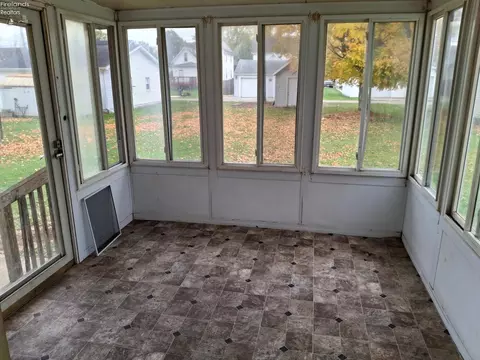Exterior - 517 W Maple St, Willard, OH 44890 photo 2 of 2