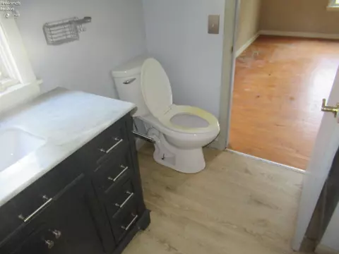 Bath - 710 Ash St, Willard, OH 44890 photo 2 of 2
