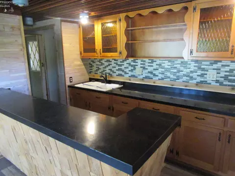 Kitchen - 710 Ash St, Willard, OH 44890 photo 2 of 2