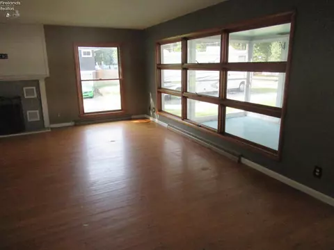 Living - 710 Ash St, Willard, OH 44890 photo 1 of 3
