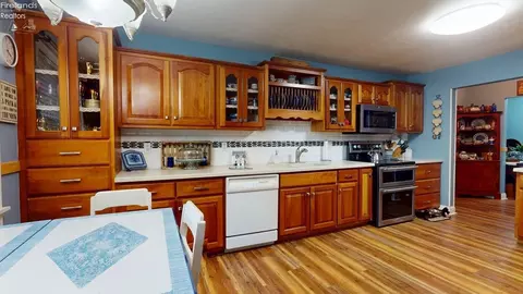 Kitchen - 4625 Us Hwy 224 W, Willard, OH 44890 photo 4 of 5