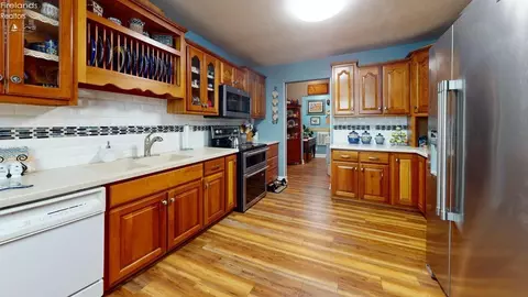 Kitchen - 4625 Us Hwy 224 W, Willard, OH 44890 photo 2 of 5