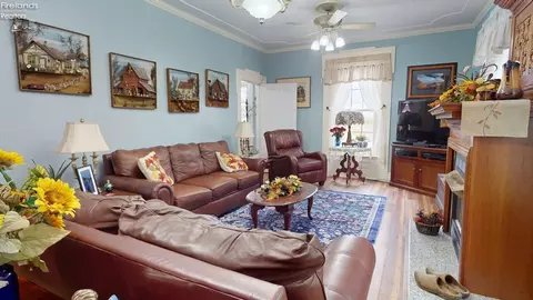 Living - 4625 Us Hwy 224 W, Willard, OH 44890 photo 3 of 5