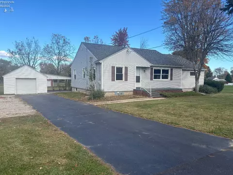 2242 Napoleon Rd, Fremont, OH 43420