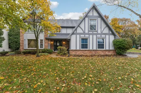 454 S Ridge Dr, Perrysburg, OH 43551
