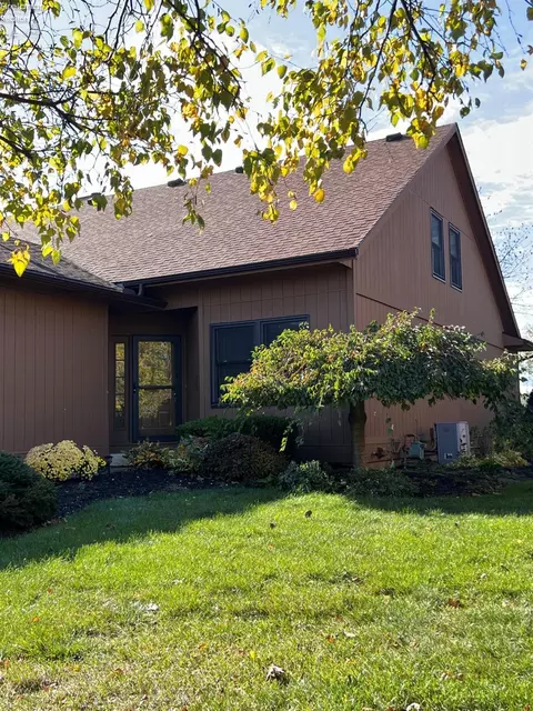 146 N Harbors End Dr, Port Clinton, OH 43452