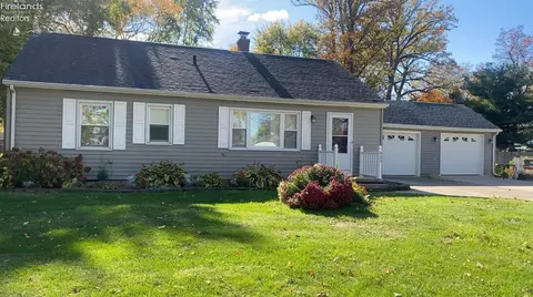 925 Woodland Blvd, Fremont, OH 43420