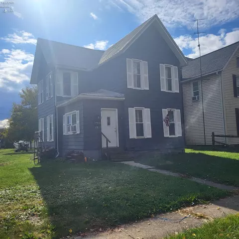 14 Washington St, Willard, OH 44890