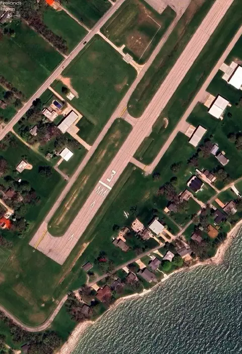 1751 Airline Dr, Put In Bay, OH 43456