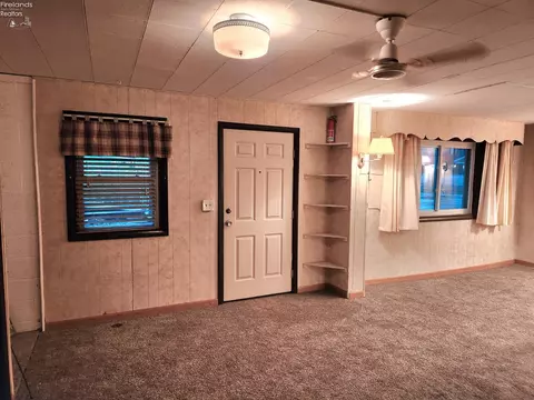 Living - 542 Berlin Rd, Huron, OH 44839 photo 7 of 11