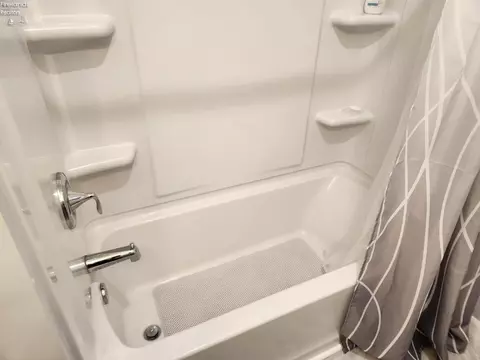 Bath - 542 Berlin Rd, Huron, OH 44839 photo 5 of 16