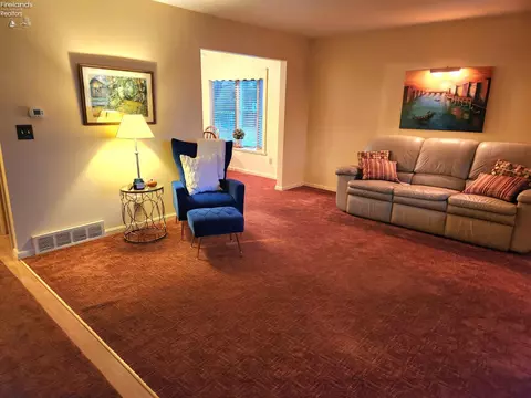 Living - 542 Berlin Rd, Huron, OH 44839 photo 3 of 11