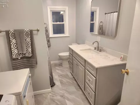 Bath - 542 Berlin Rd, Huron, OH 44839 photo 9 of 16