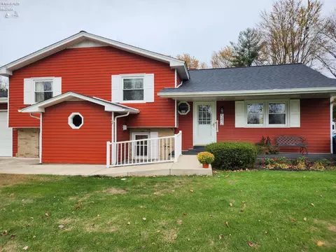 Exterior - 542 Berlin Rd, Huron, OH 44839 photo 2 of 18