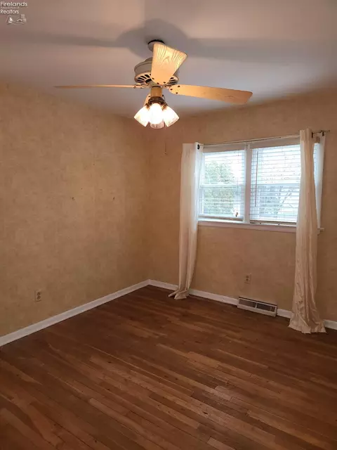 Bedroom - 542 Berlin Rd, Huron, OH 44839 photo 6 of 14