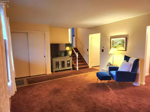 Living - 542 Berlin Rd, Huron, OH 44839 photo 4 of 11