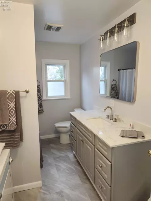 Bath - 542 Berlin Rd, Huron, OH 44839 photo 13 of 16