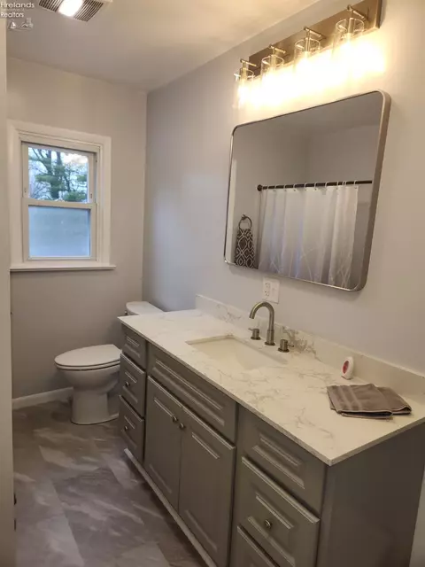 Bath - 542 Berlin Rd, Huron, OH 44839 photo 15 of 16