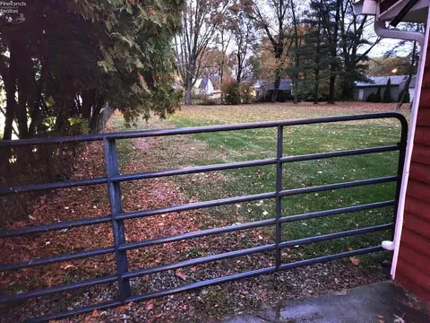 Exterior - 542 Berlin Rd, Huron, OH 44839 photo 9 of 18