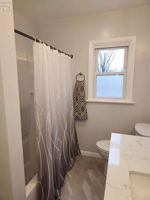 Bath - 542 Berlin Rd, Huron, OH 44839 photo 7 of 16