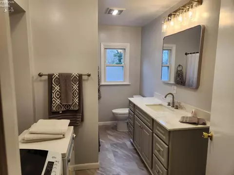 Bath - 542 Berlin Rd, Huron, OH 44839 photo 14 of 16