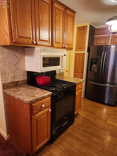 Kitchen - 542 Berlin Rd, Huron, OH 44839 photo 11 of 12