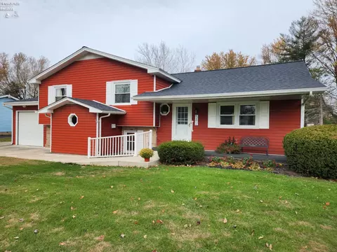 Exterior - 542 Berlin Rd, Huron, OH 44839 photo 5 of 18