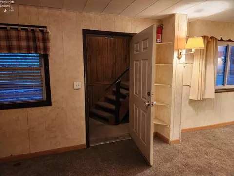 Entry Way - 542 Berlin Rd, Huron, OH 44839 photo 4 of 5