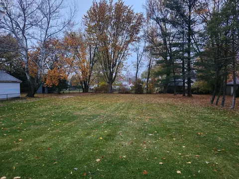 Exterior - 542 Berlin Rd, Huron, OH 44839 photo 11 of 18