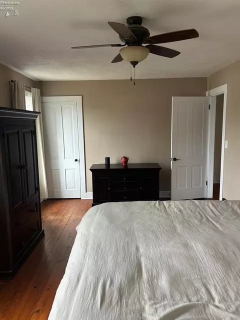 Bedroom - 725 Myrtle Ave, Willard, OH 44890 photo 1 of 4