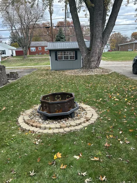 Exterior - 725 Myrtle Ave, Willard, OH 44890 photo 3 of 4