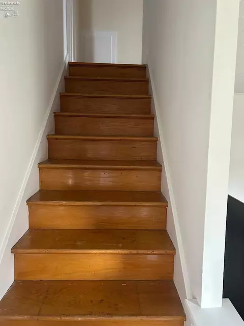 Entry Way - 725 Myrtle Ave, Willard, OH 44890 photo 1 of 2