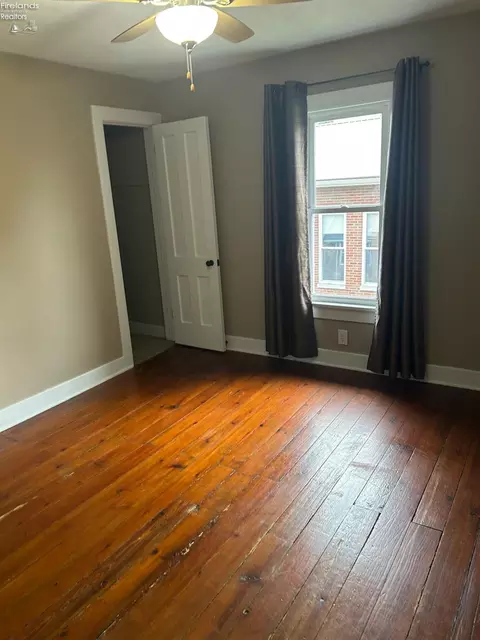 Bedroom - 725 Myrtle Ave, Willard, OH 44890 photo 3 of 4