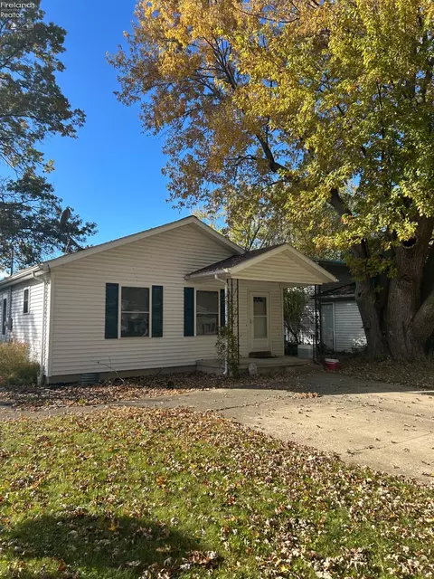 1084 Jackson St, Vermilion, OH 44089