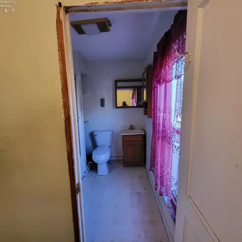 Bath - 410 Keefer St, Willard, OH 44890 photo 1 of 3