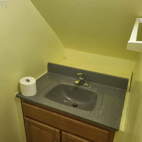 Bath - 410 Keefer St, Willard, OH 44890 photo 3 of 3