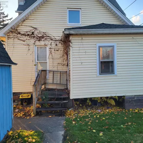 Exterior - 410 Keefer St, Willard, OH 44890 photo 2 of 3
