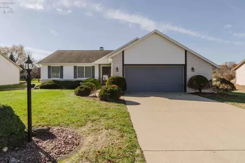 122 Orchard Grove Dr, Clyde, OH 43410
