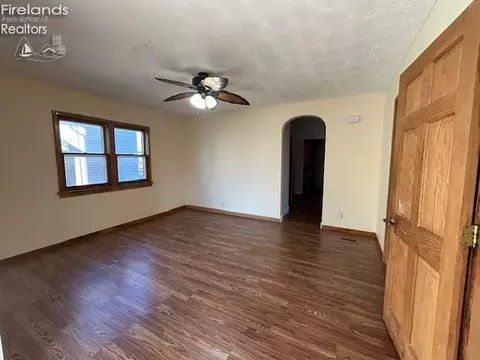 317 Dale Ave, Willard, OH 44890 photo 6